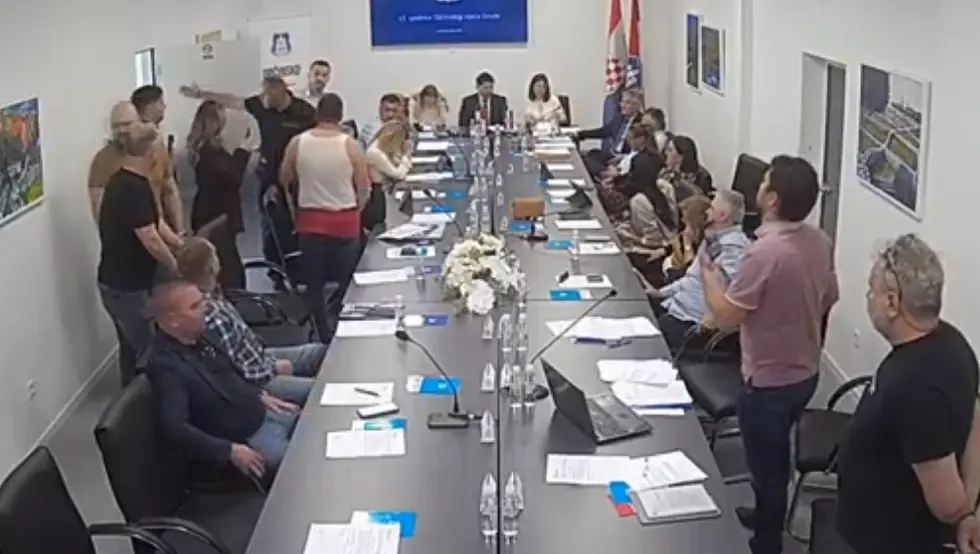 Груде скупштина туча