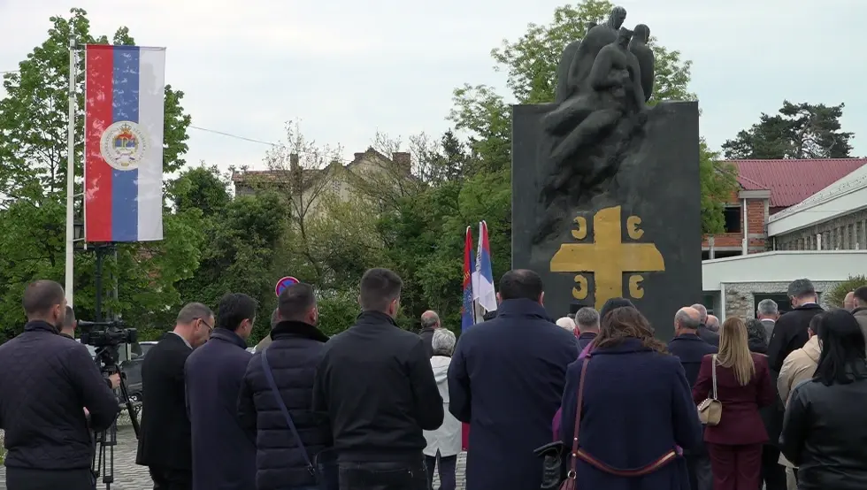 Први пут служен парастос јасеновачким жртвама код споменика српским браниоцима