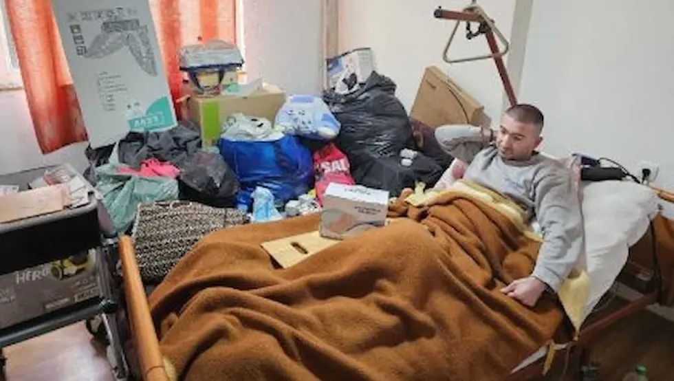 Након несреће остао непокретан: Миомиру Карлици хитно потребна електрична колица