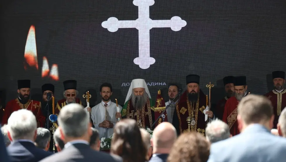 Патријарх Порфирије служи парастос, делегације положиле вијенце