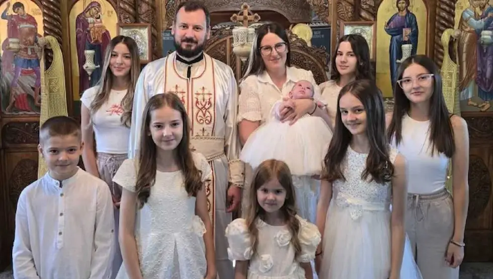 Осморо дјеце, вјера и много љубави: Васкрс у дому свештеника из Теслића