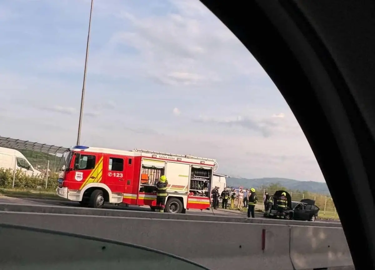 Гори аутомобил