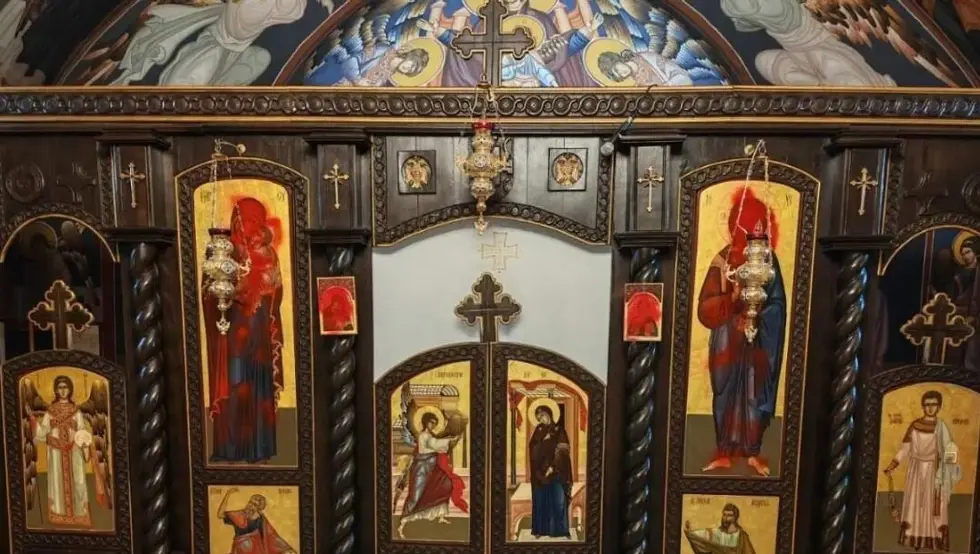 Оскрнављене иконе Христа и Богородице у Београду