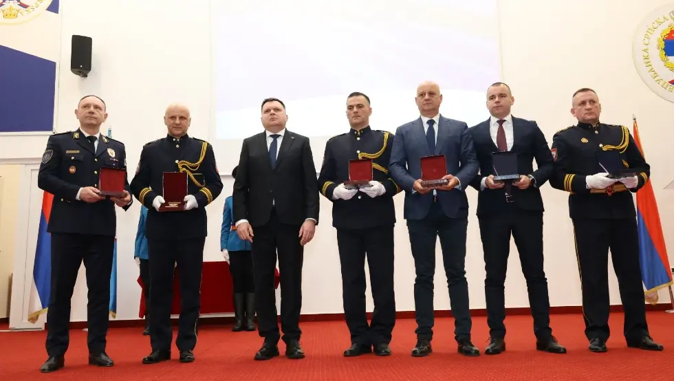 (ФОТО) Будимир уручио признања поводом Дана полиције