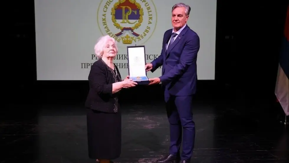 Каран уручио одликовање преживјелој хероини Јасеновца