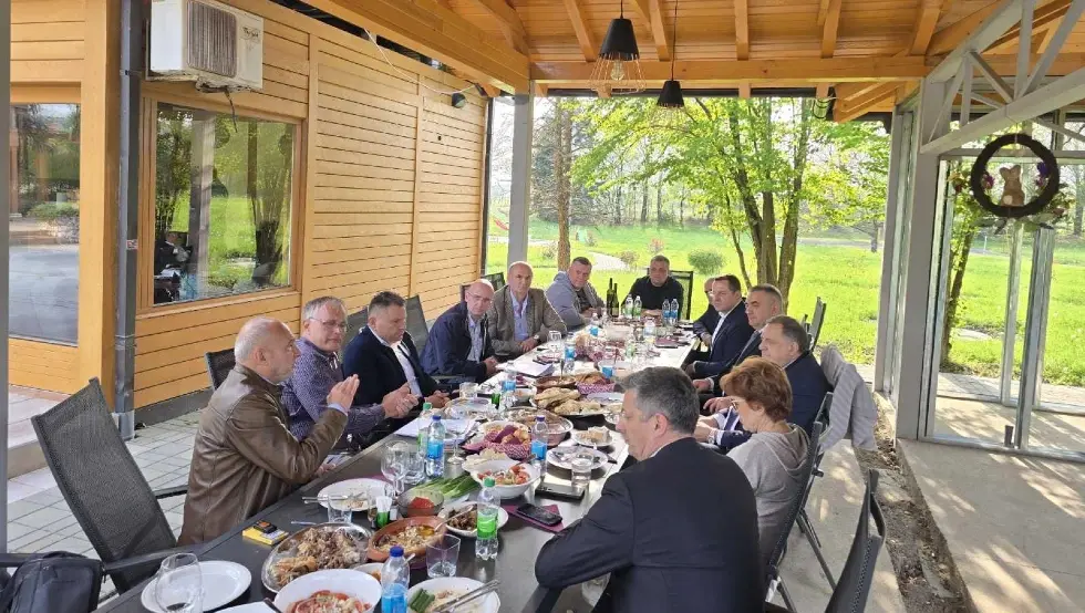 Додик са привредницима: Начелно договорено увођење 13. неопорезиве плате; Унаприједићемо стандард наших грађана