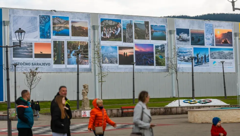 Изложба на отвореном