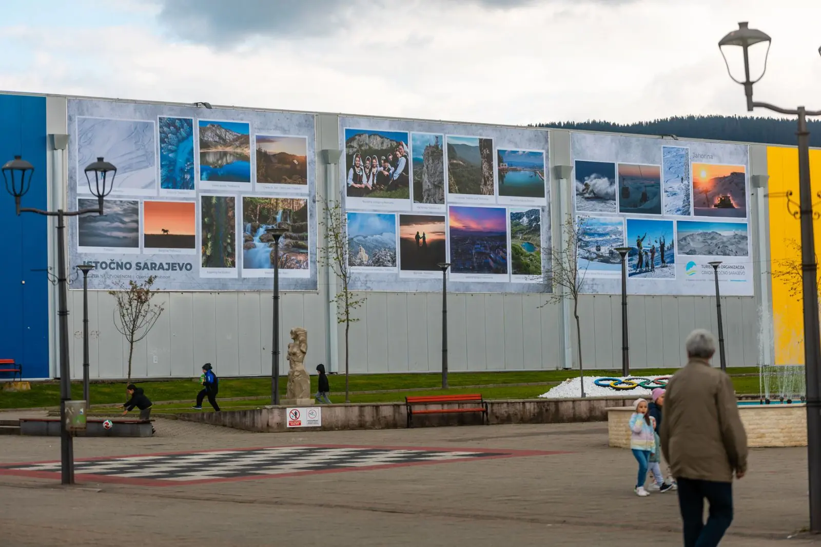 Изложба на отвореном