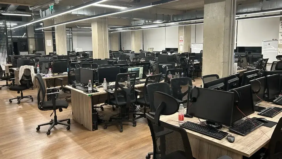 Разбијена група Кол Центар