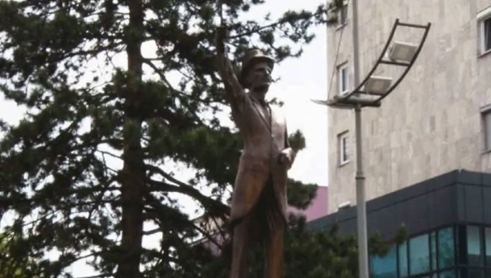 никола тесла статуа градишка