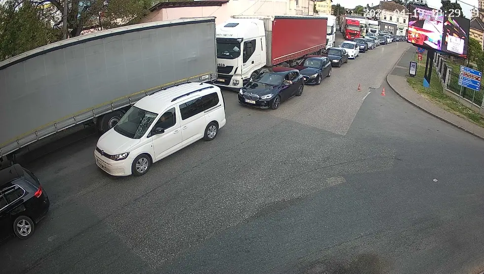 Гужве на граничним прелазима Градина и Градишка