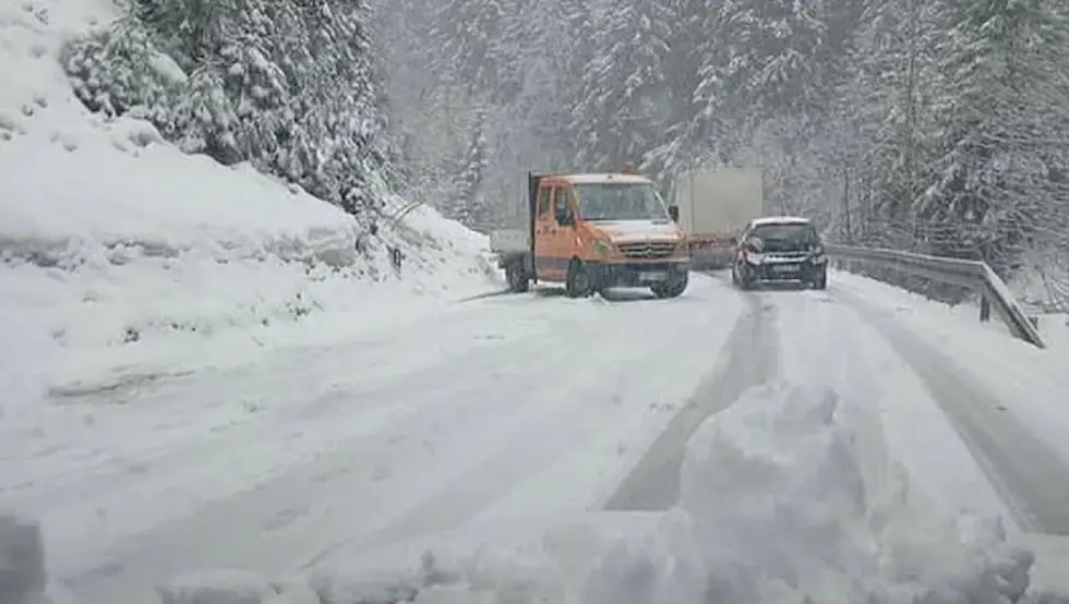 Снијег завејао Јахорину, колапс на путу ка Палама