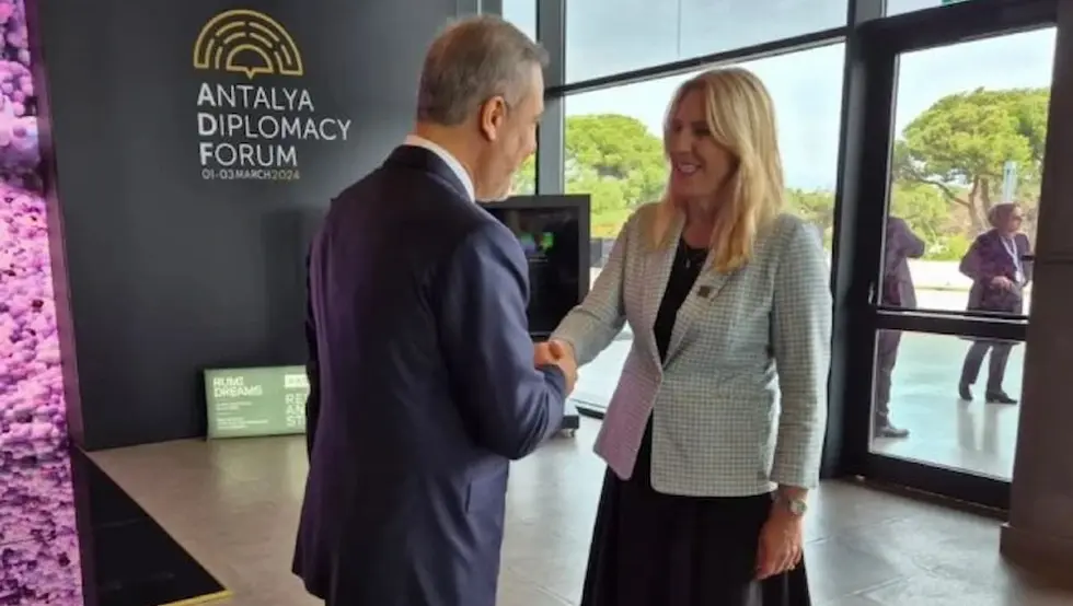 (ВИДЕО) Цвијановићеву у Анталији срдачно дочекао шеф турске дипломатије