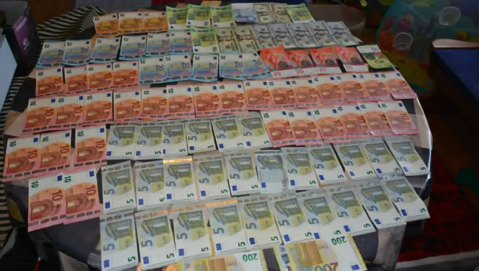 акција hidden новчанице новац