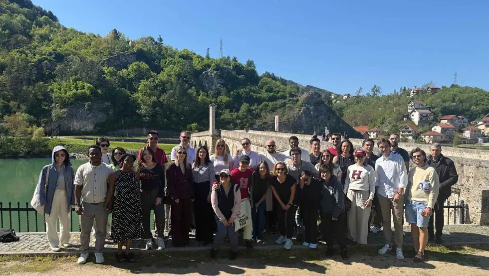 Дипломци Харварда и Станфорда