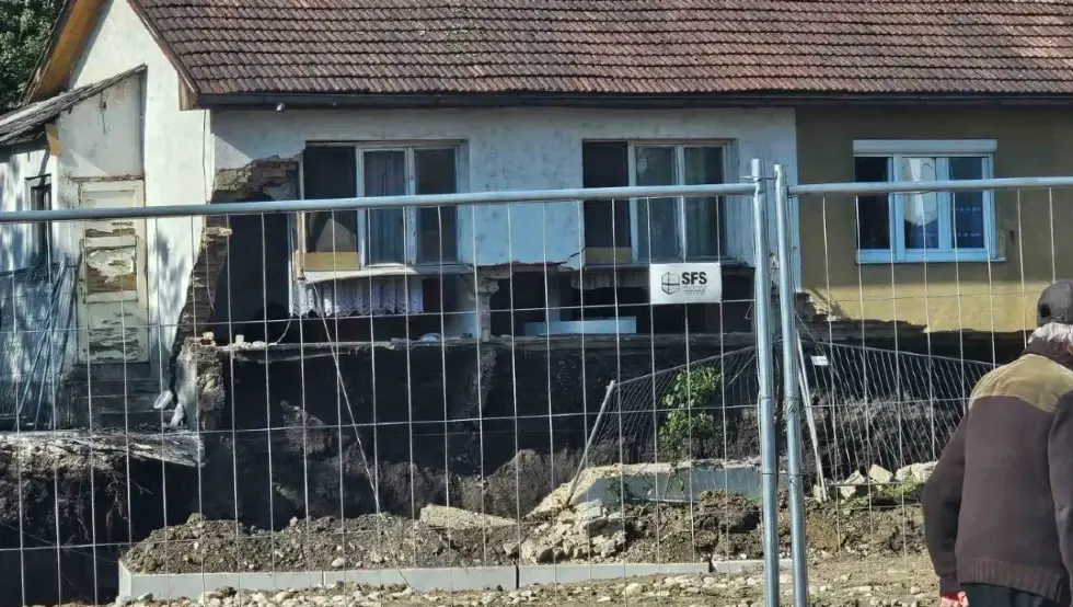Срушио се објекат код градилишта на Лаушу