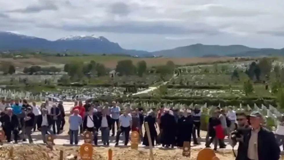 (ВИДЕО) Сахрањена новинарка Елма Прусац Годињак: Супруг је убио пред кћерком