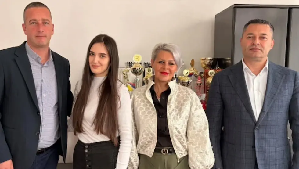 Ацо Станишић финансира матурско вече за све матуранте са Пала