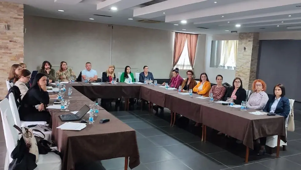 Округли сто у Приједору: "Дигитално насиље над женама и дјевојчицама"