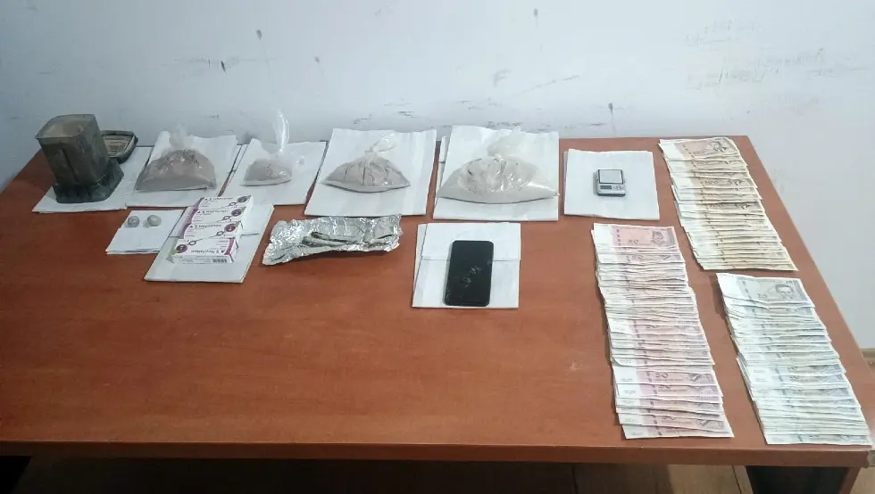 Акција "Квотер": Ухапшен мушкарац, пронађено 1,2 кг хероина