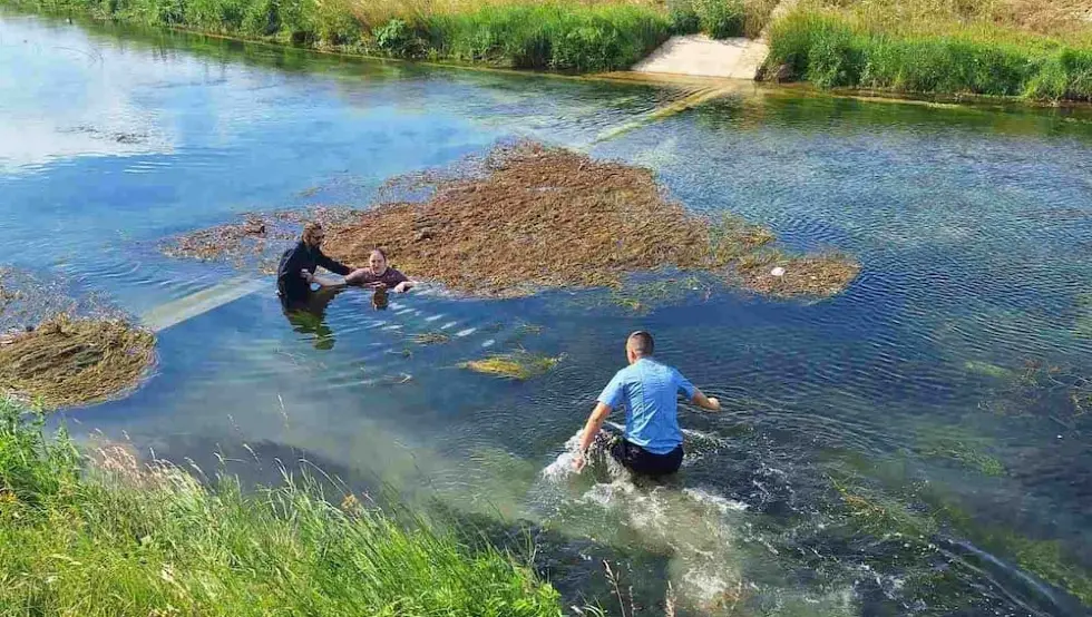Полицајци спасили жену