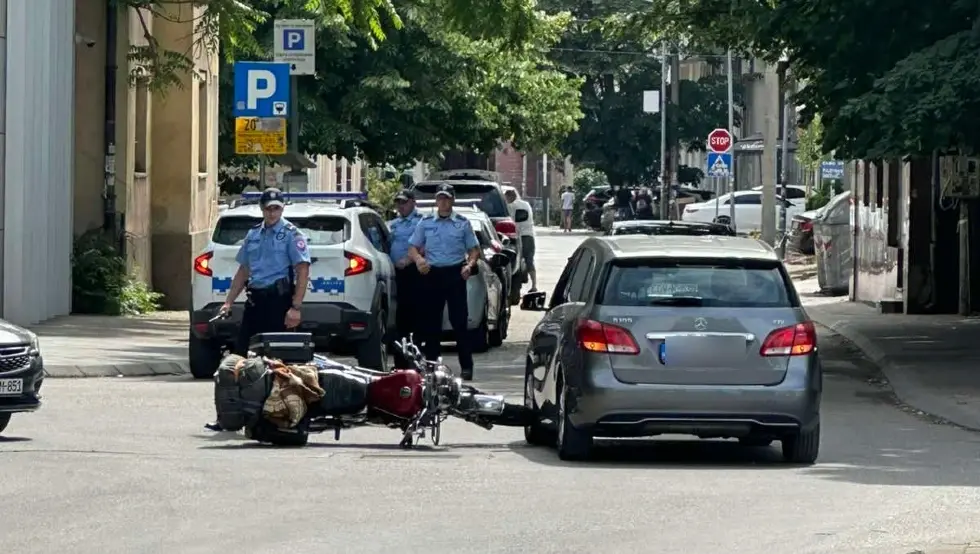 Судар мотора и "мерцедеса" у центру Бањалуке, полиција на терену