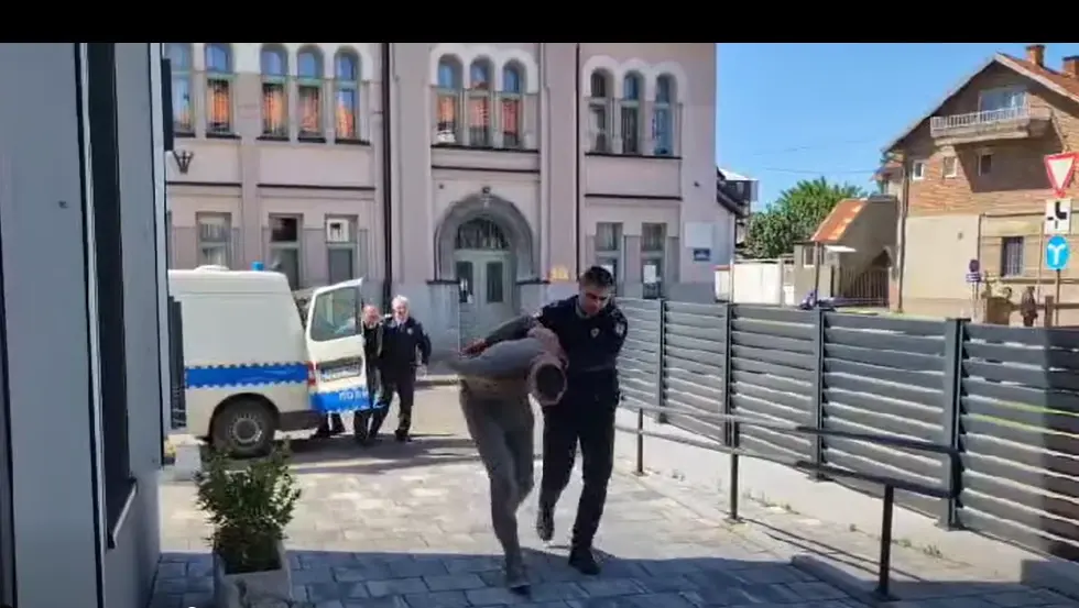 (ВИДЕО) Акција "Карика": Петорица спроведена у Тужилаштво због сумње на сексуално искориштавање дјеце