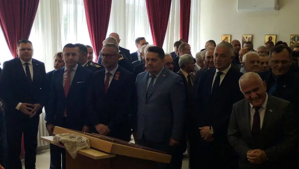 У касарни "Козара" служен парастос за погинуле борце