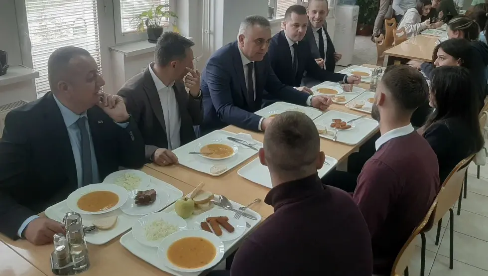 Минић и студенти
