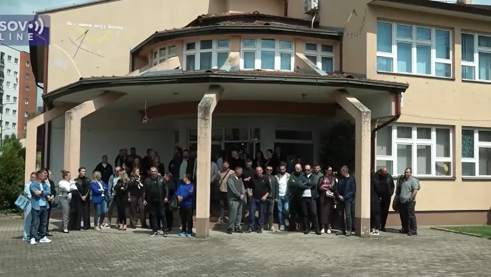 (ВИДЕО) Протест у Грачаници и Липљану због хапшења директора здравствених и образовних установа