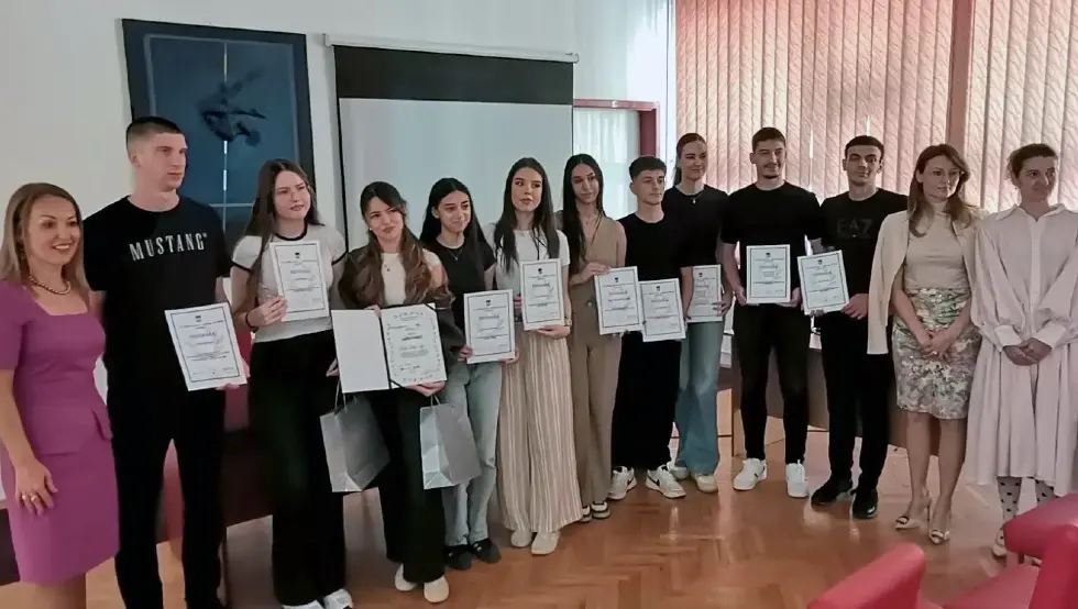 Добој гимназијалци