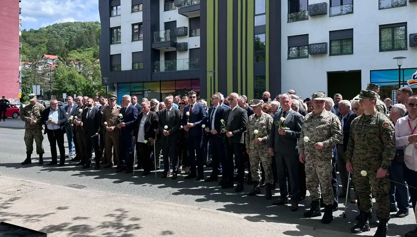 Помен Тузланска колона