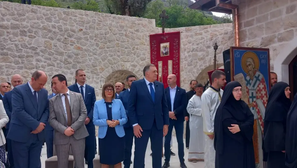 Додик на литургији