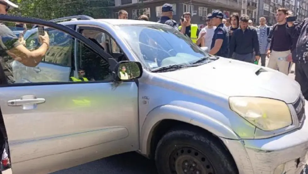 Оборен пјешак током блокаде код Правног факултета у Београду