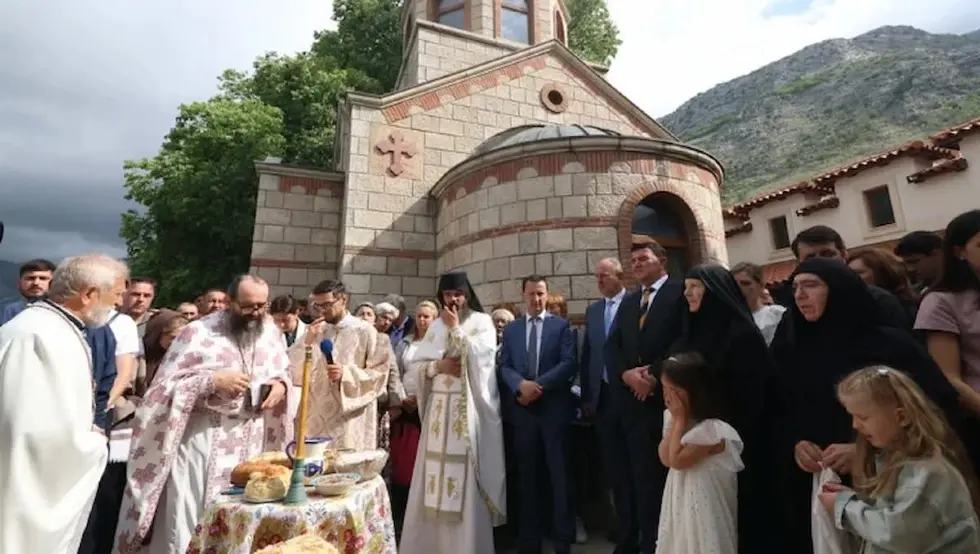 Хиљаде вјерника у Мркоњићима: Прослављен Свети Василије Острошки и Тврдошки