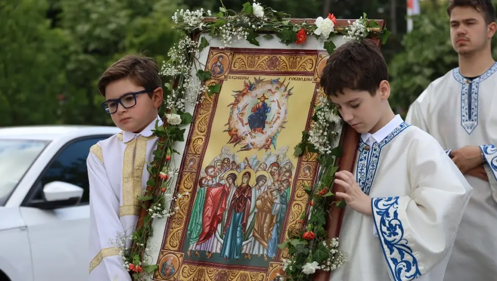 (ФОТО/ВИДЕО) Спасовдан у Бањалуци: На литији бројни грађани, град у духу вјере и традиције