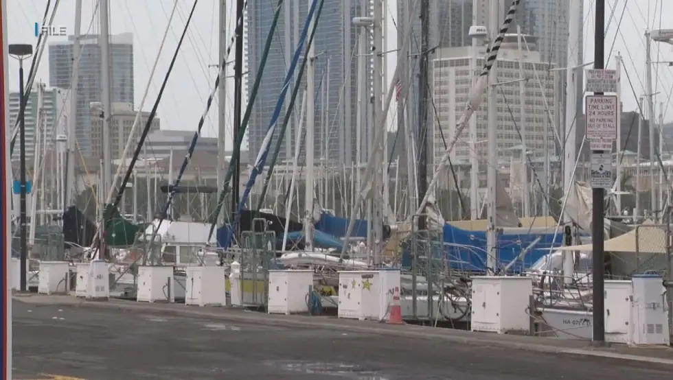 Излила се нафта у море у луци у Хонолулу