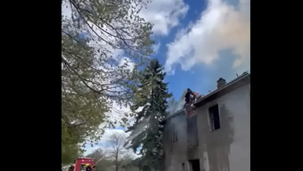 Гори објекат никада довршене касарне у Автовцу код Гацка