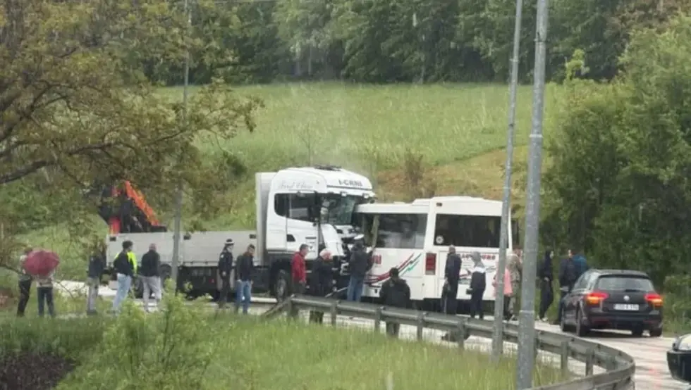 Судар камиона и аутобуса код Мркоњић Града, једна особа погинула