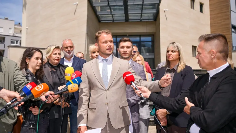 Станивуковић позвао Шеранића да поднесе оставку