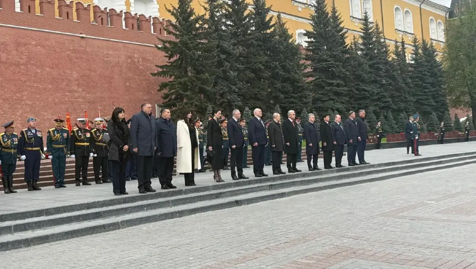 (ВИДЕО) Завршена Парада побједе: Делегације положиле вијенце на Гроб незнаног јунака