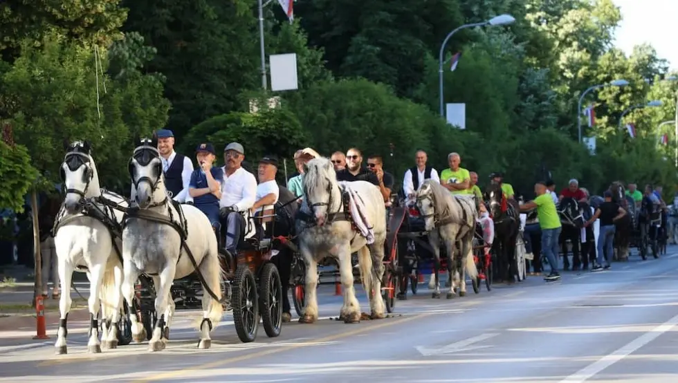 Дефиле кочија у Бањалуци