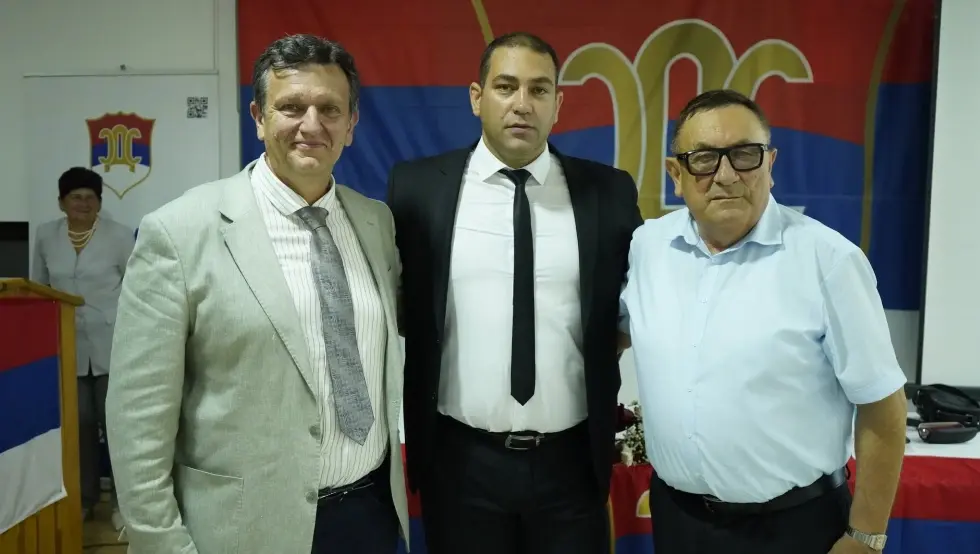 Дејан Елез