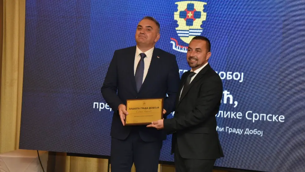 Минићу Плакета Добоја, новчану награду донирао удружењима за дјецу са потешкоћама у развоју