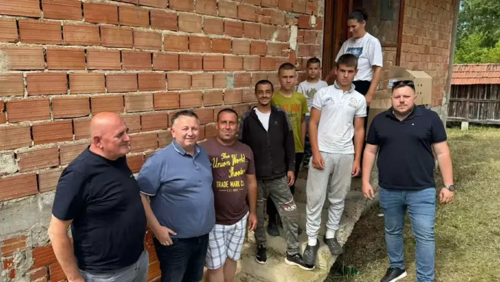 Јовић најавио финансијску помоћ за деветочлану породицу из села Пањик