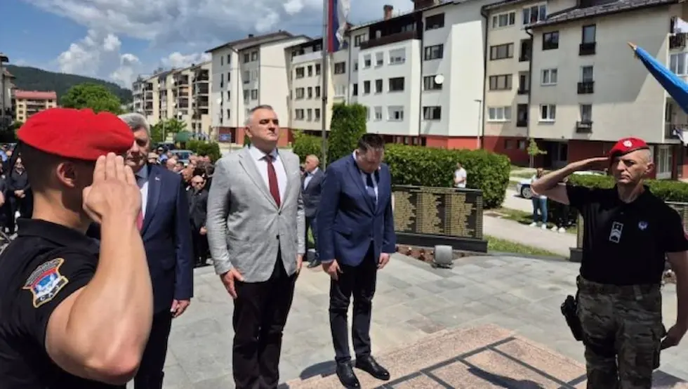 (ВИДЕО) Положени вијенци за погинуле припаднике одреда "Јахорина"