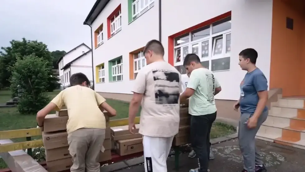 У Петрово стигла нова информатичка опрема, огласио се Каран