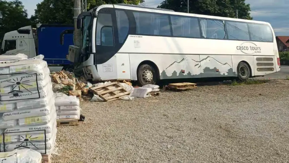 Двоје дјеце повријеђено у судару код Лакташа
