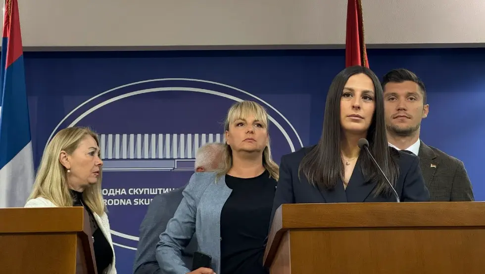 Посланици ПДП-а: Влада Републике Српске уводи Српску у дужничко ропство