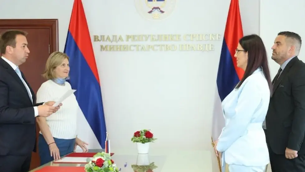 Селак уручио повеље новоименованим нотарима
